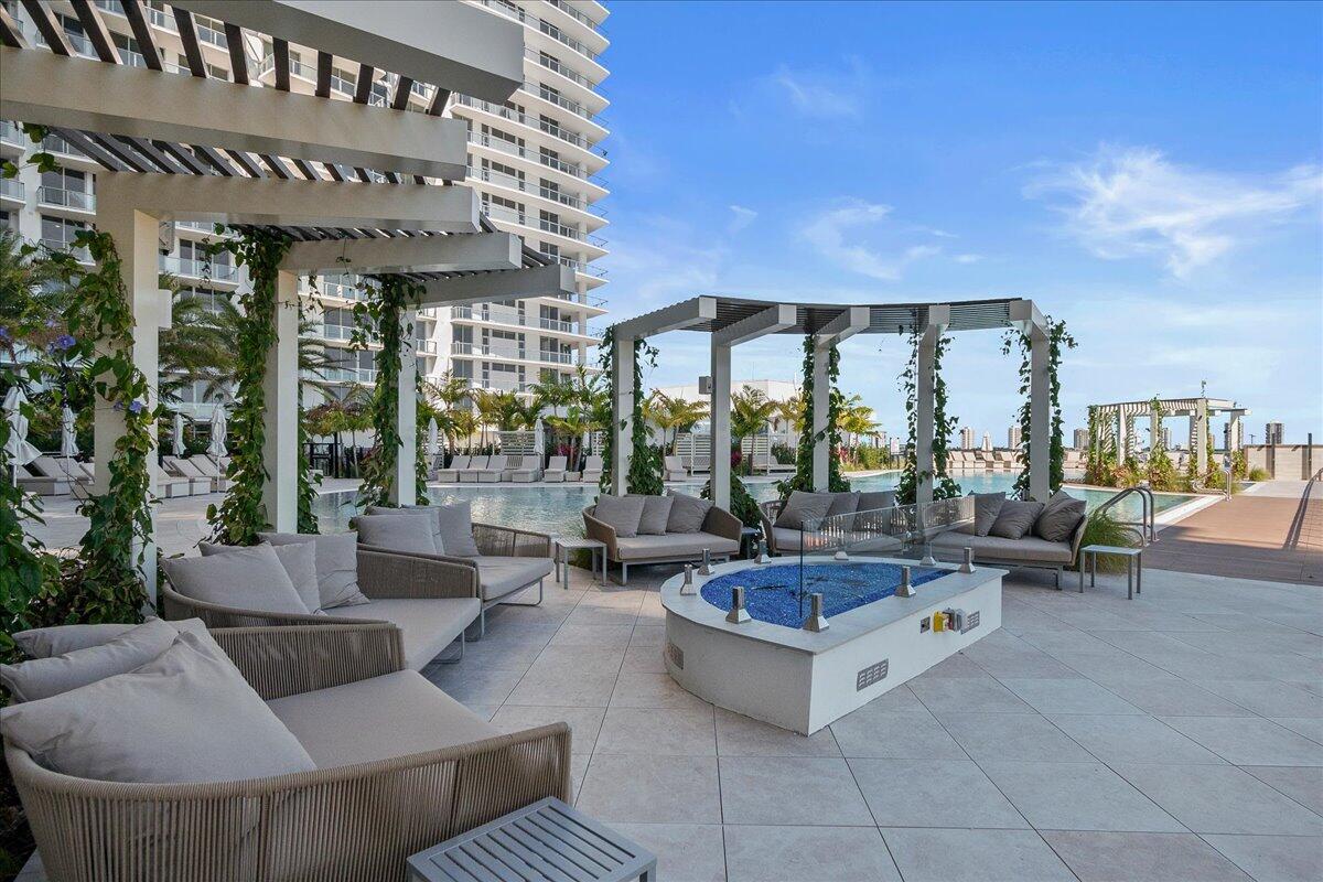 NAUTILUS 220 CONDOMINIUM - Residential