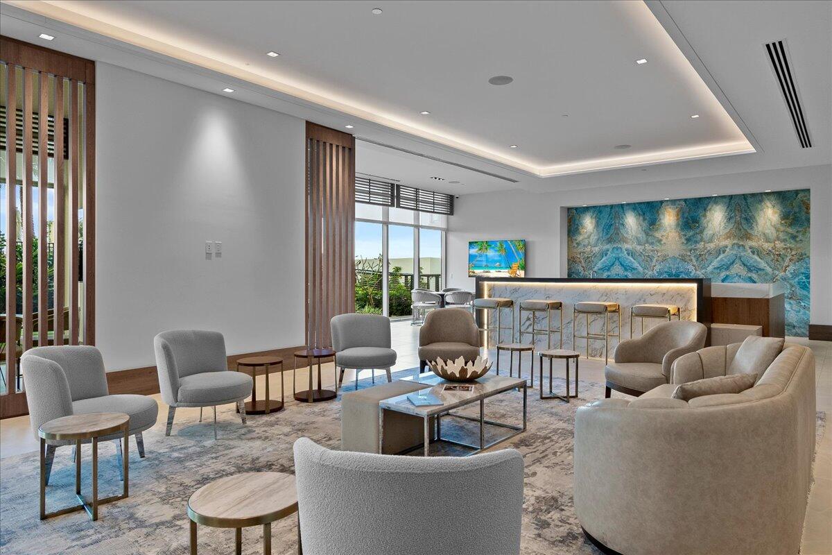 NAUTILUS 220 CONDOMINIUM - Residential