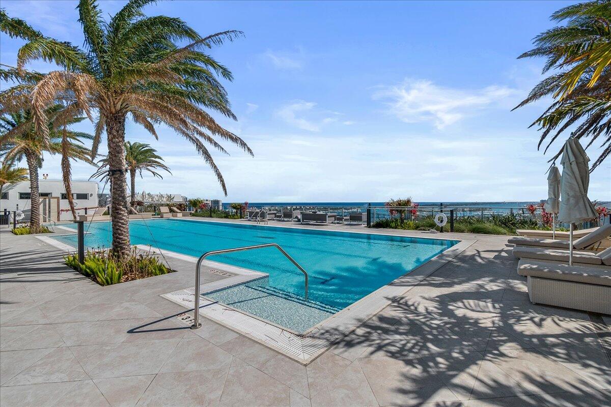 NAUTILUS 220 CONDOMINIUM - Residential