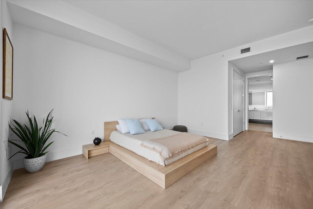 NAUTILUS 220 CONDOMINIUM - Residential