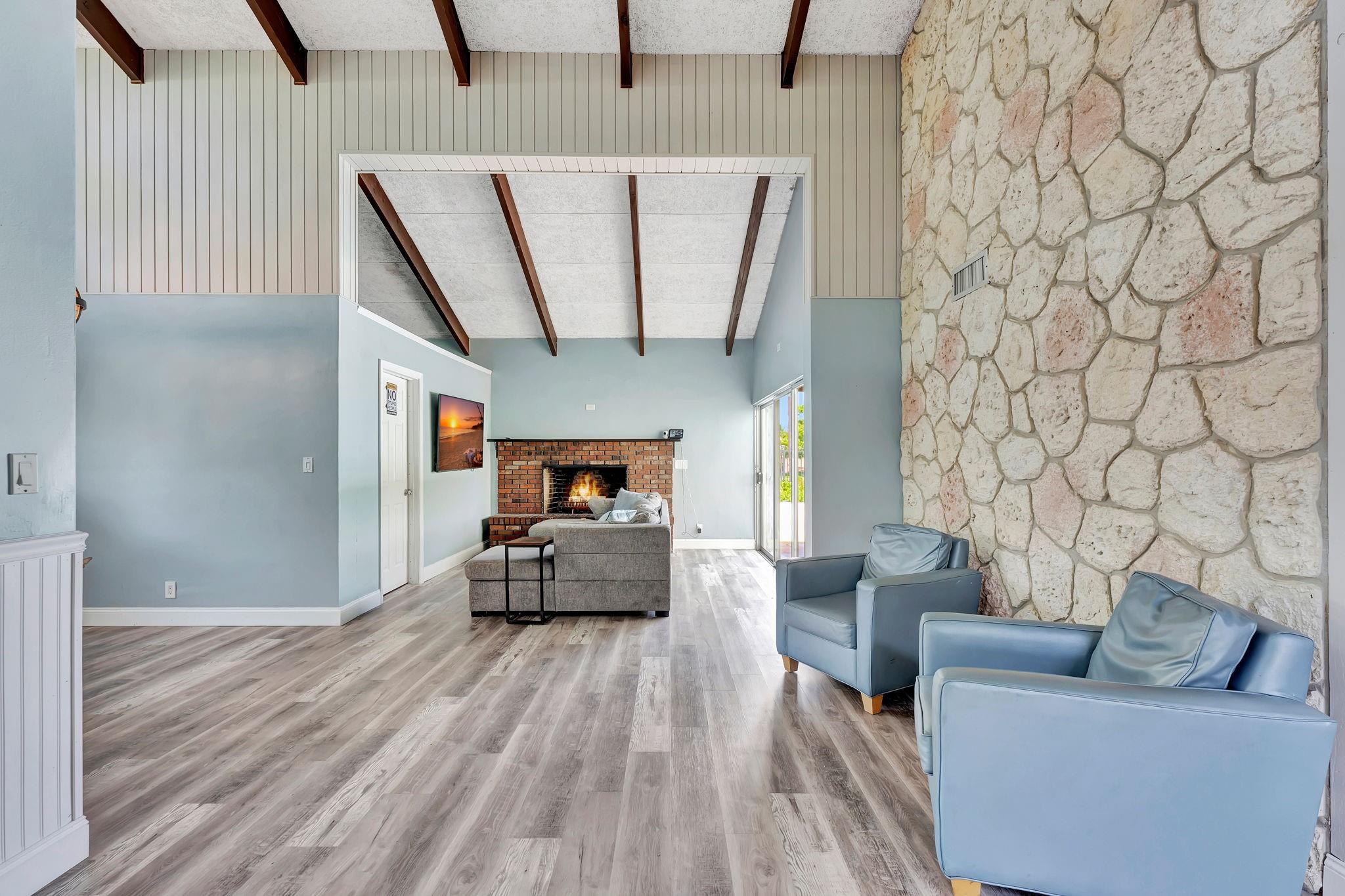 LAUDERDALE LAKES WEST GATE - Residential