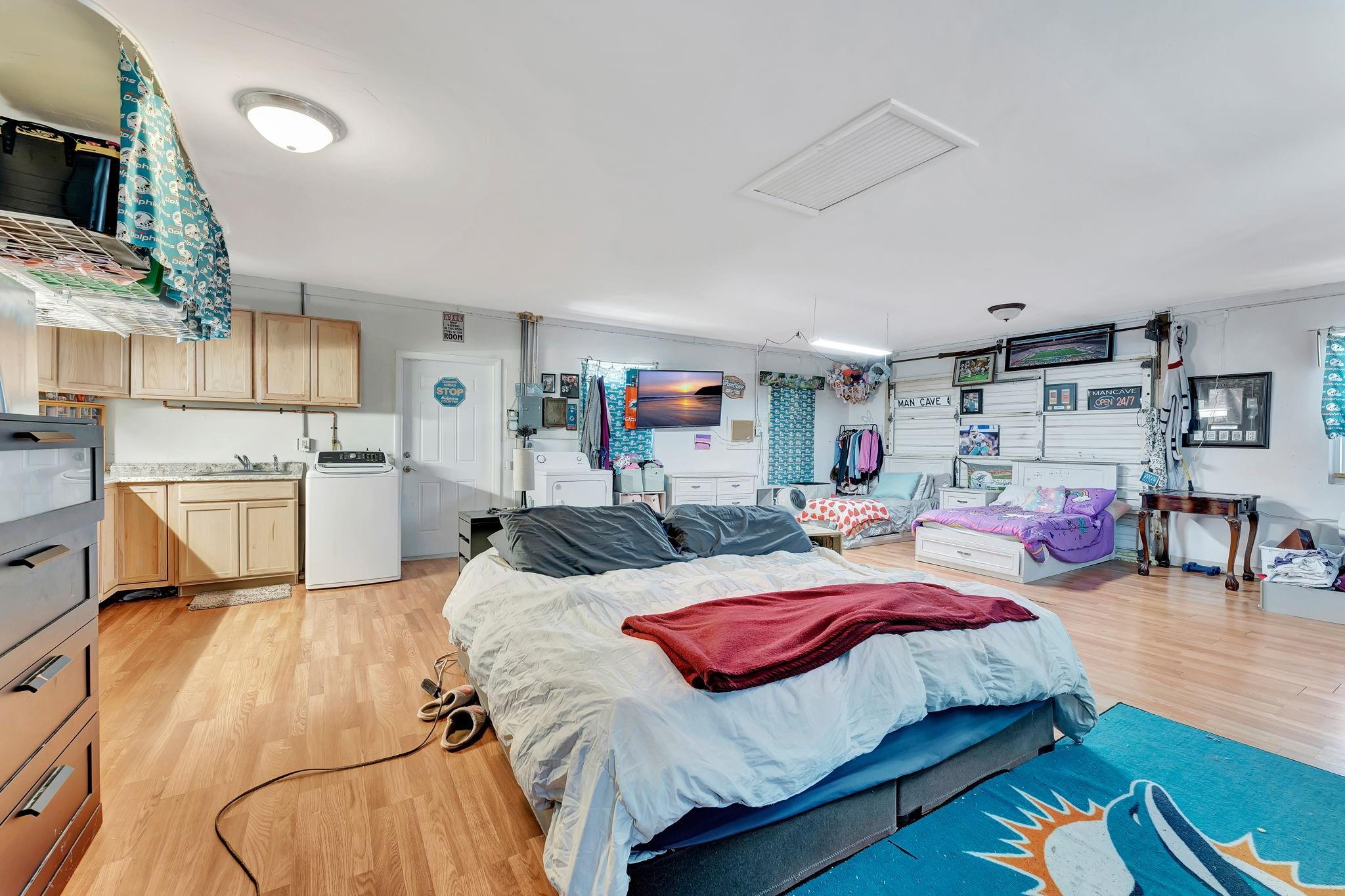 LAUDERDALE LAKES WEST GATE - Residential