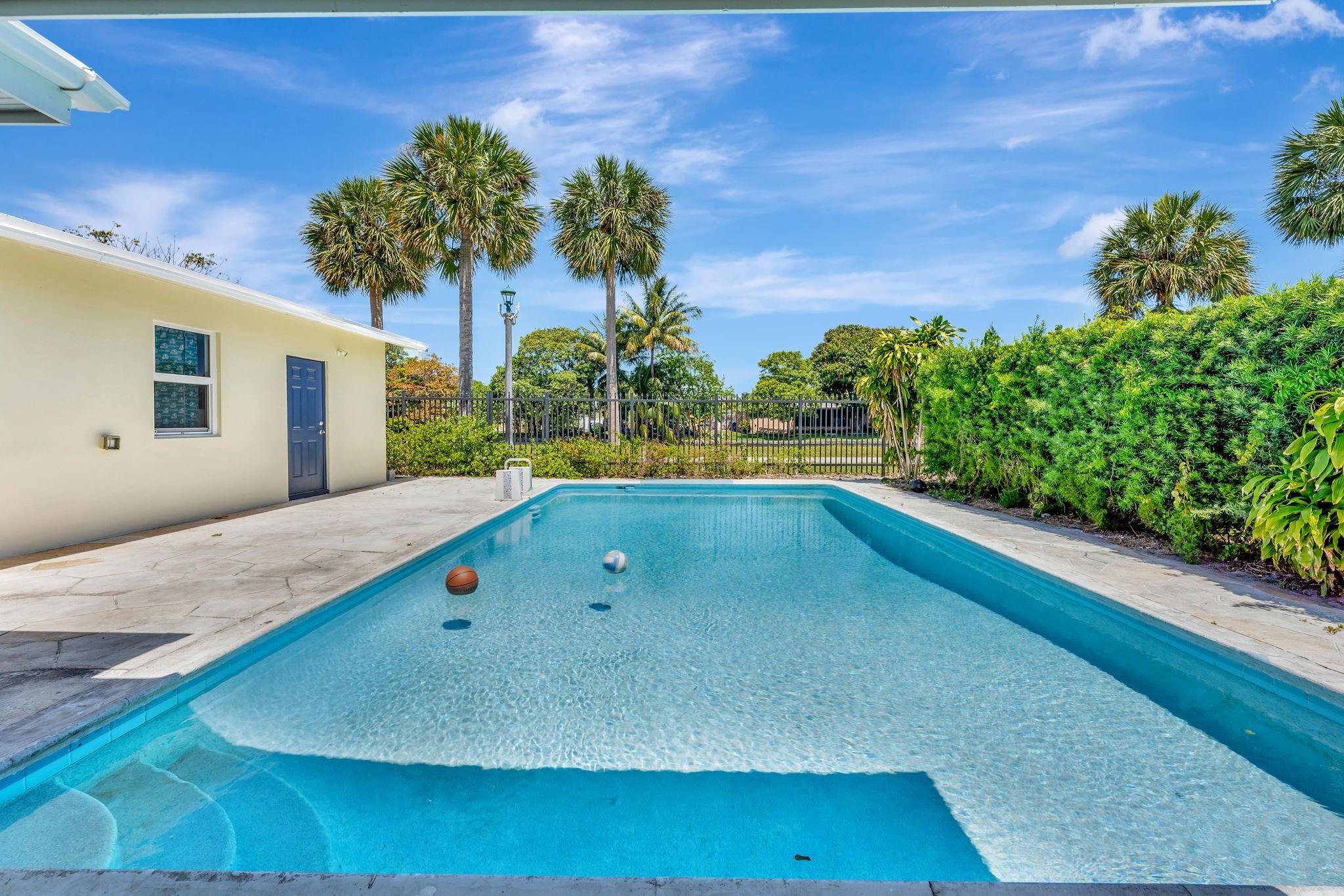 LAUDERDALE LAKES WEST GATE - Residential