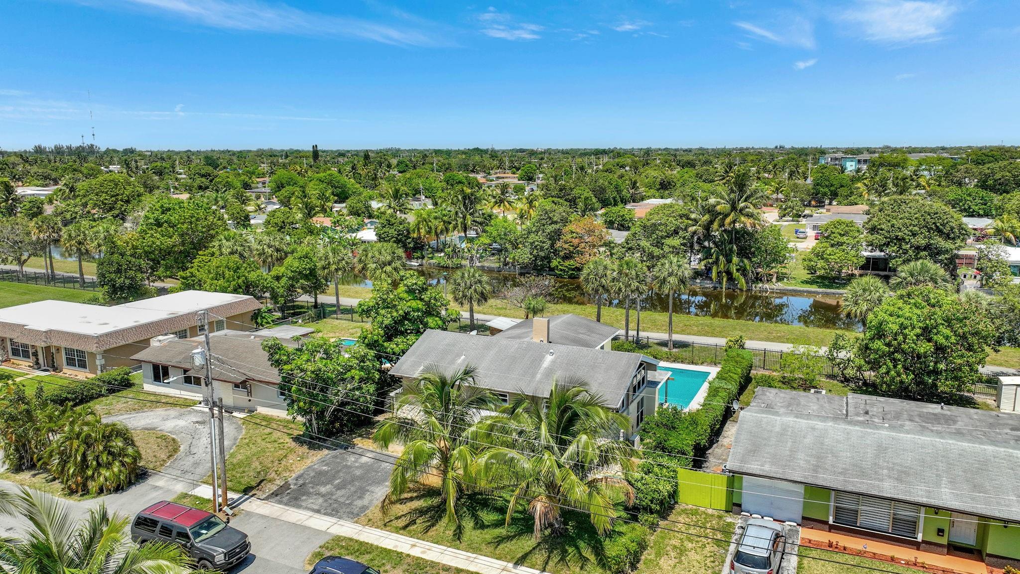 LAUDERDALE LAKES WEST GATE - Residential