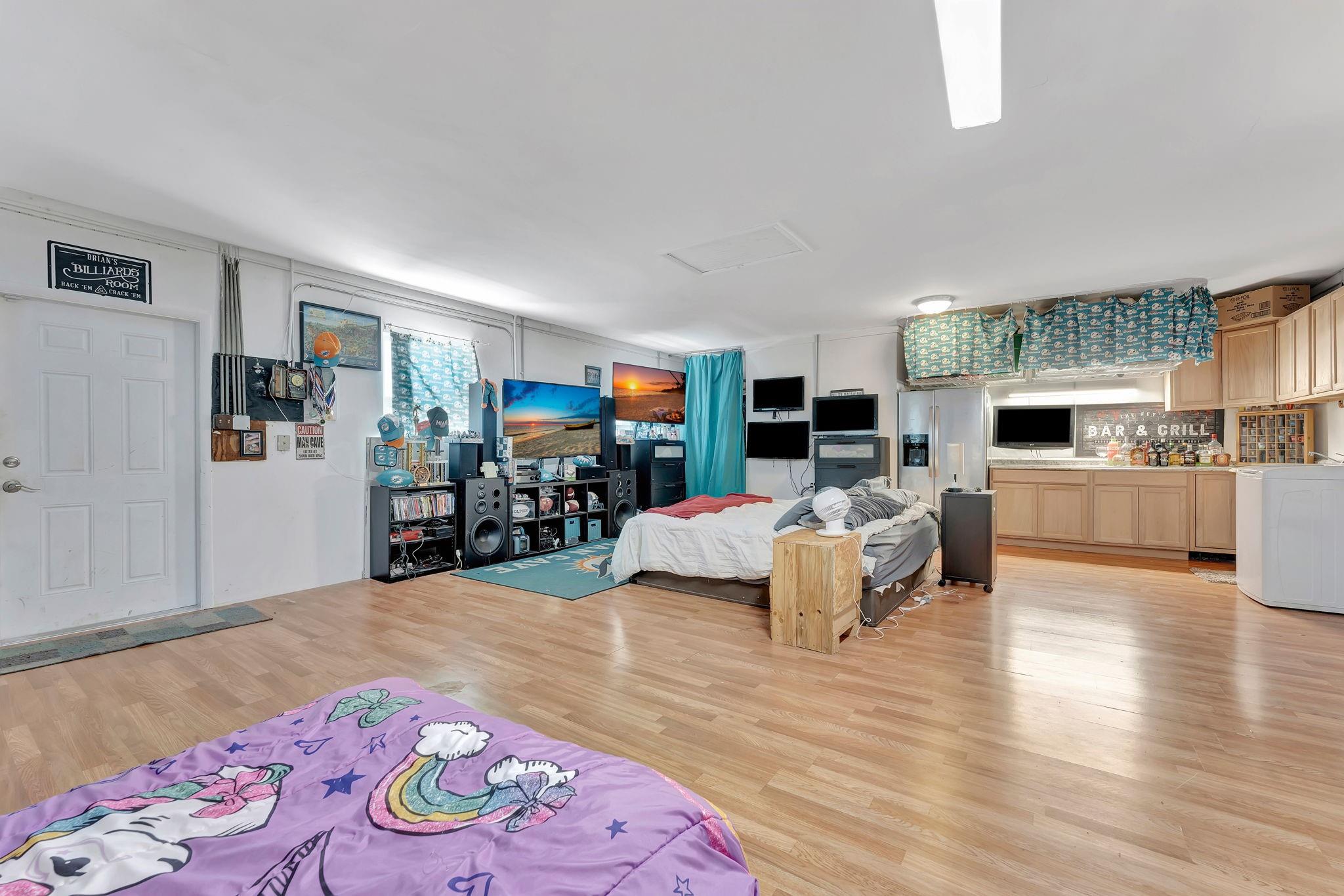 LAUDERDALE LAKES WEST GATE - Residential