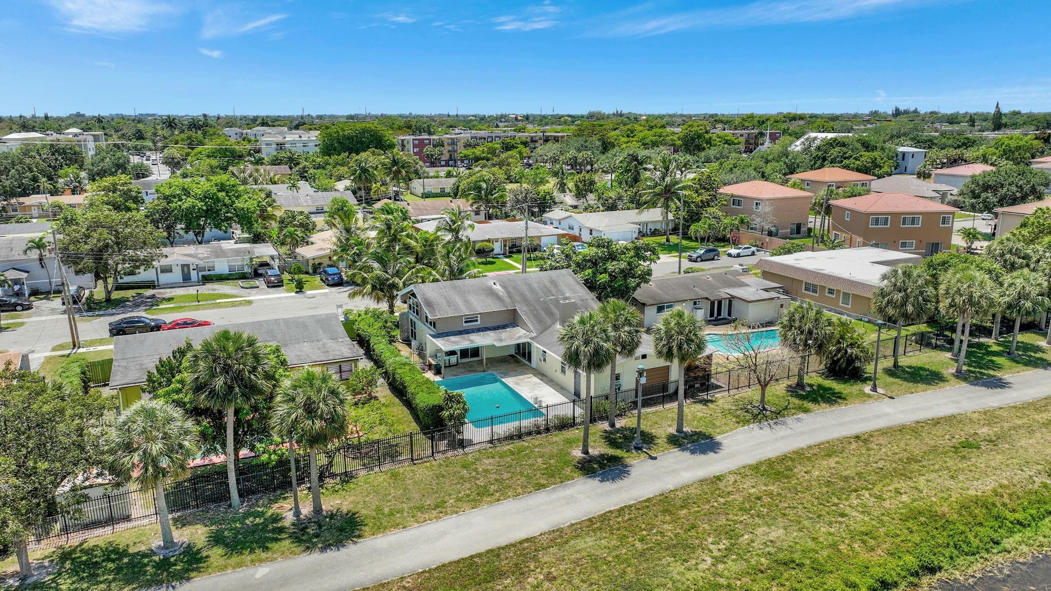 LAUDERDALE LAKES WEST GATE - Residential