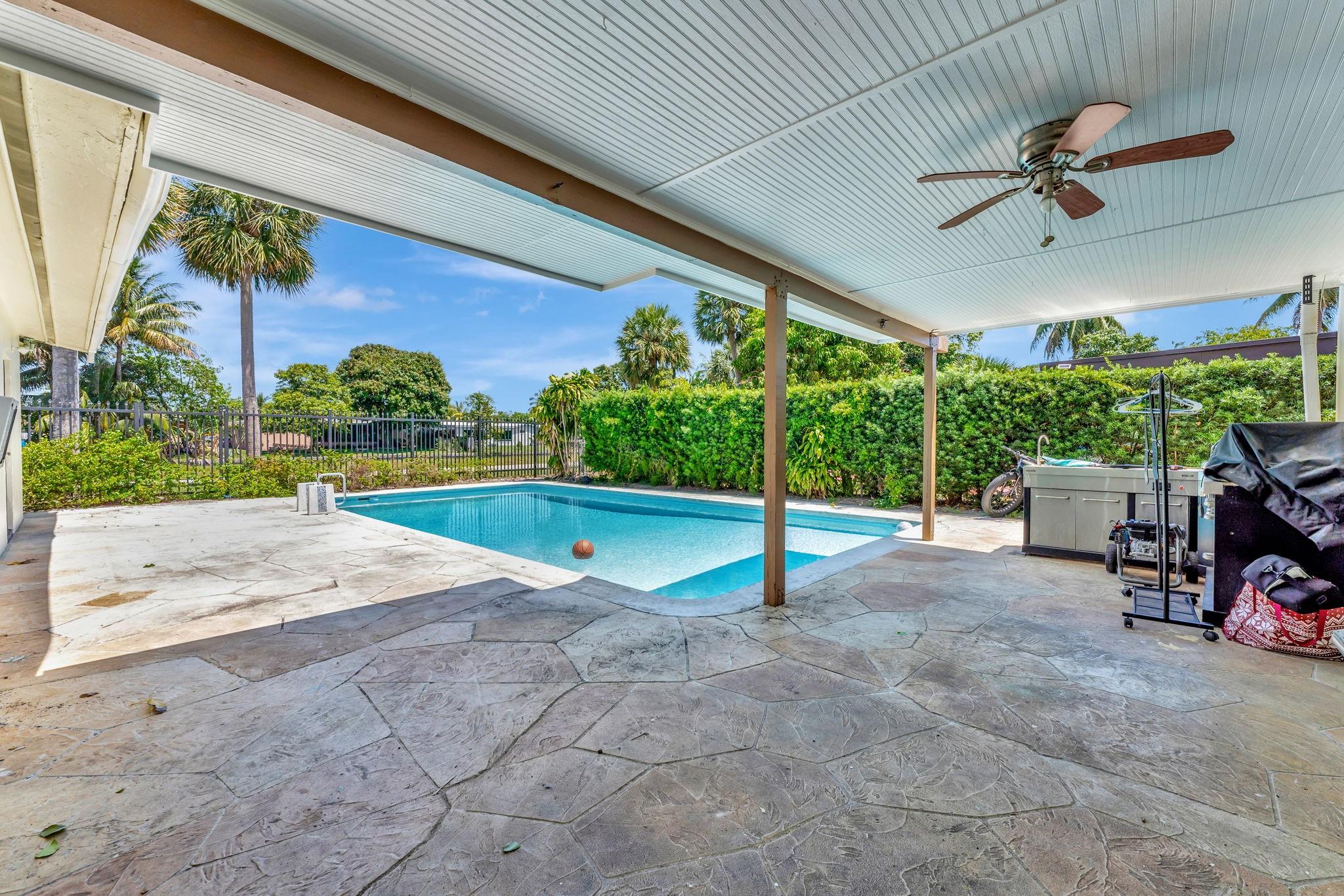 LAUDERDALE LAKES WEST GATE - Residential