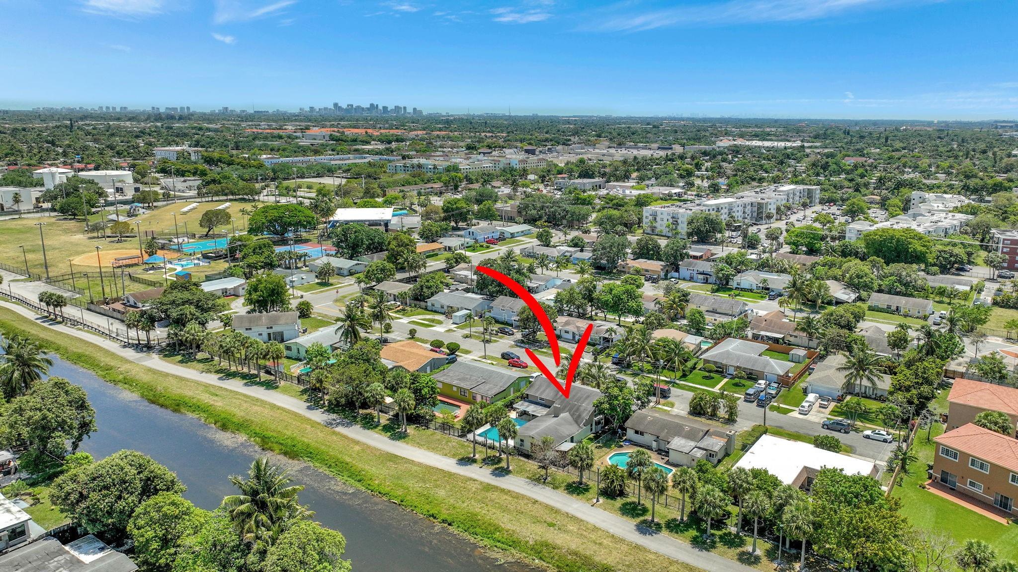 LAUDERDALE LAKES WEST GATE - Residential