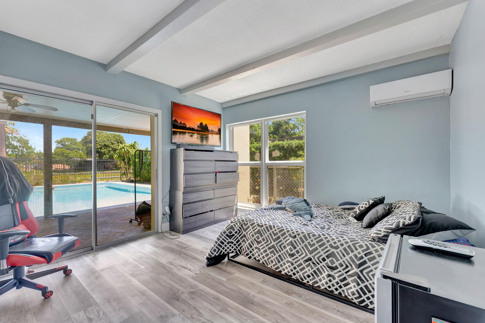 LAUDERDALE LAKES WEST GATE - Residential
