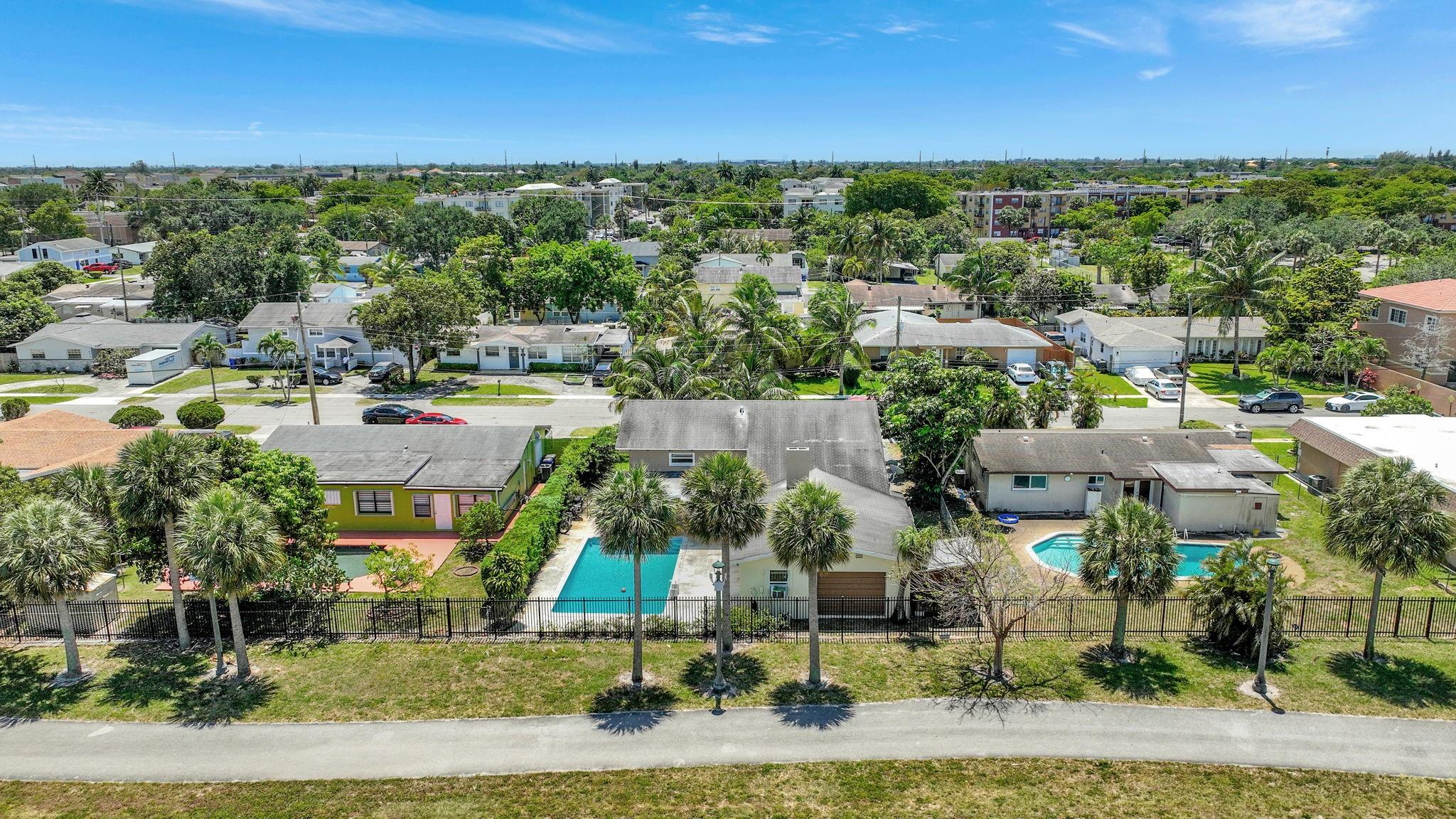 LAUDERDALE LAKES WEST GATE - Residential