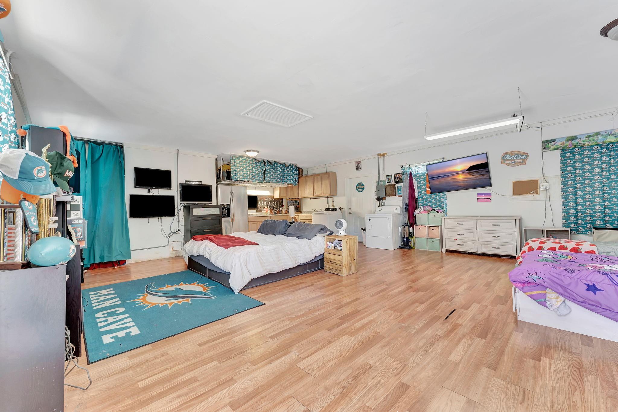 LAUDERDALE LAKES WEST GATE - Residential