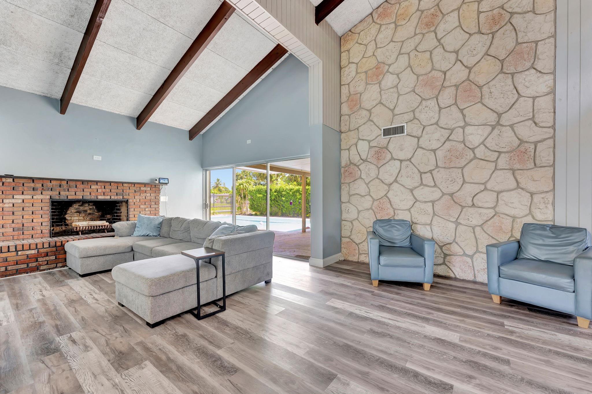 LAUDERDALE LAKES WEST GATE - Residential