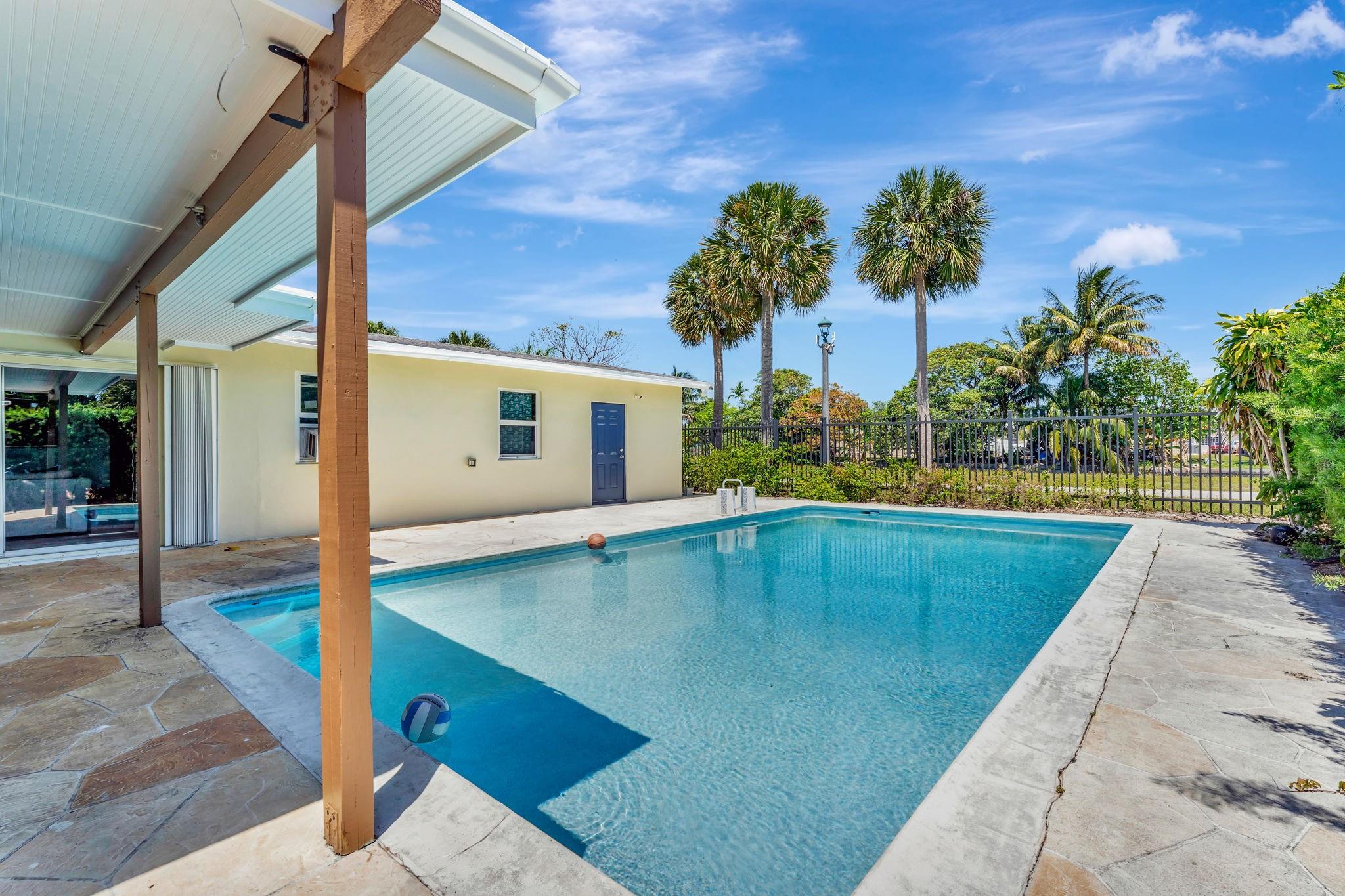 LAUDERDALE LAKES WEST GATE - Residential