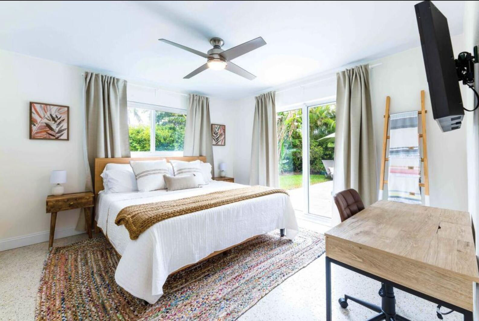 YACHT HARBOR MANOR - Residential Lease