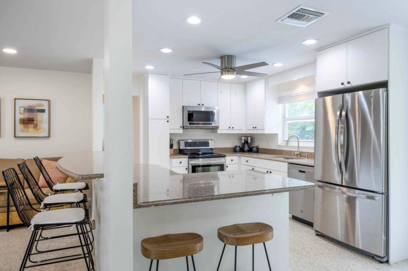 YACHT HARBOR MANOR - Residential Lease