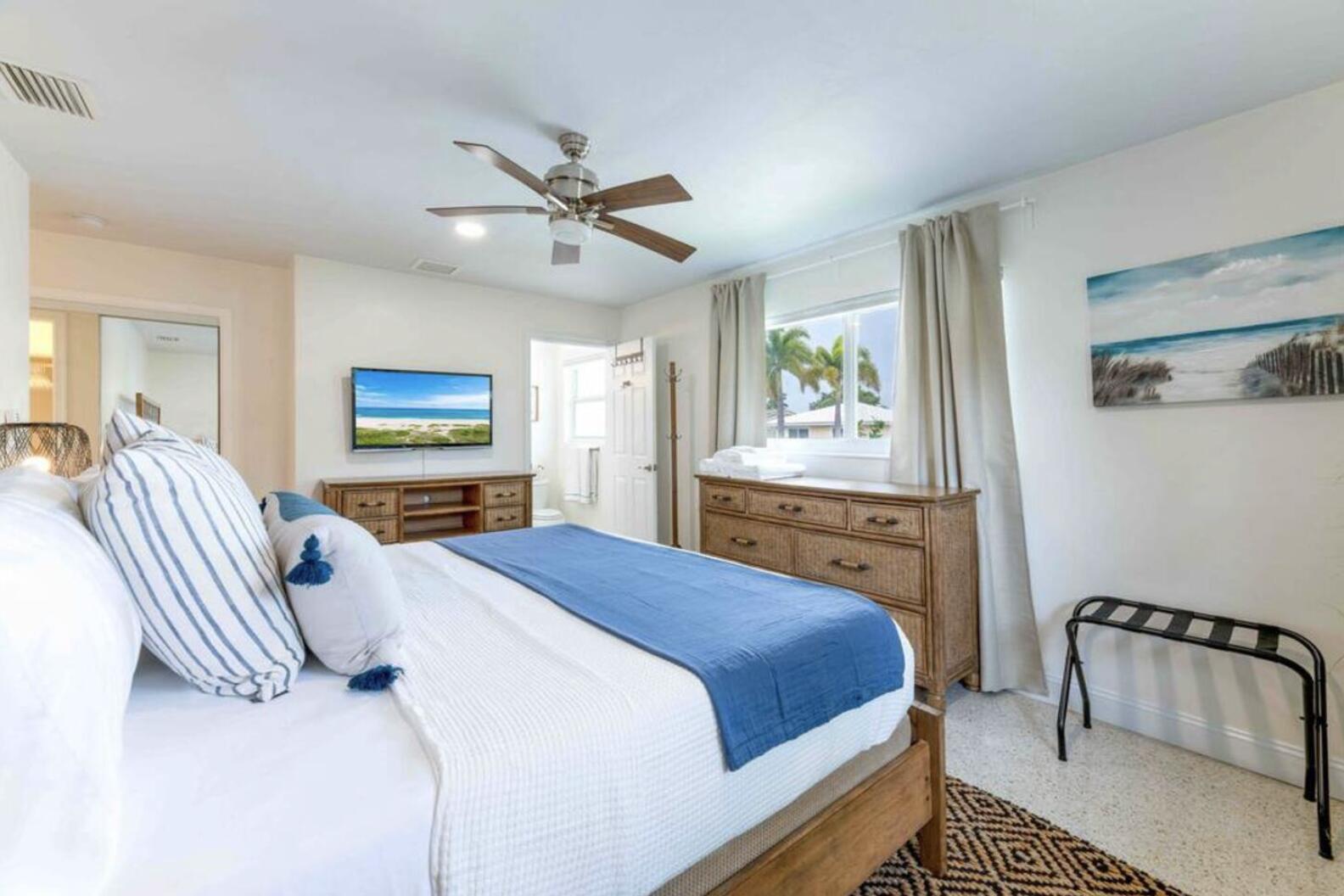 YACHT HARBOR MANOR - Residential Lease