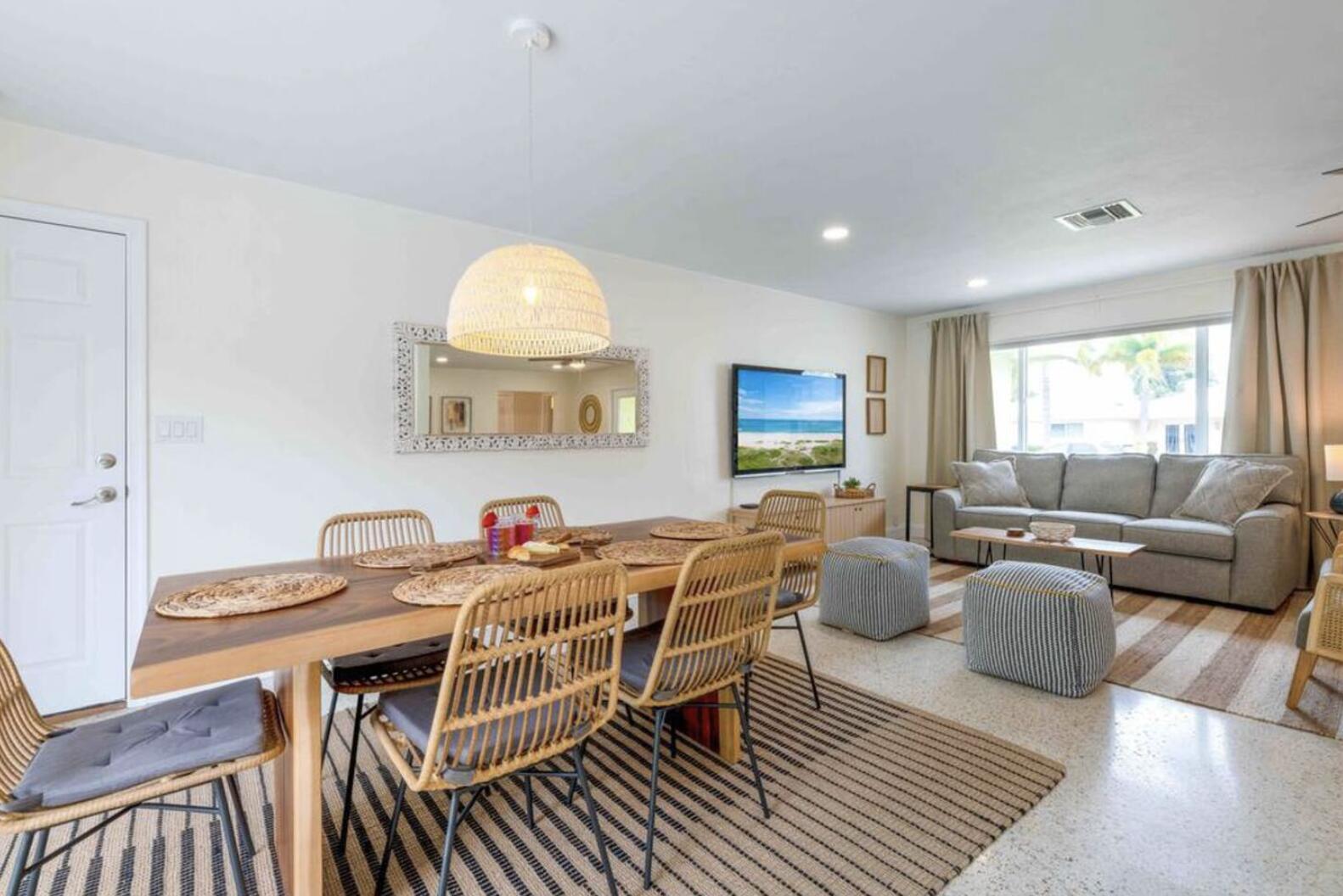 YACHT HARBOR MANOR - Residential Lease