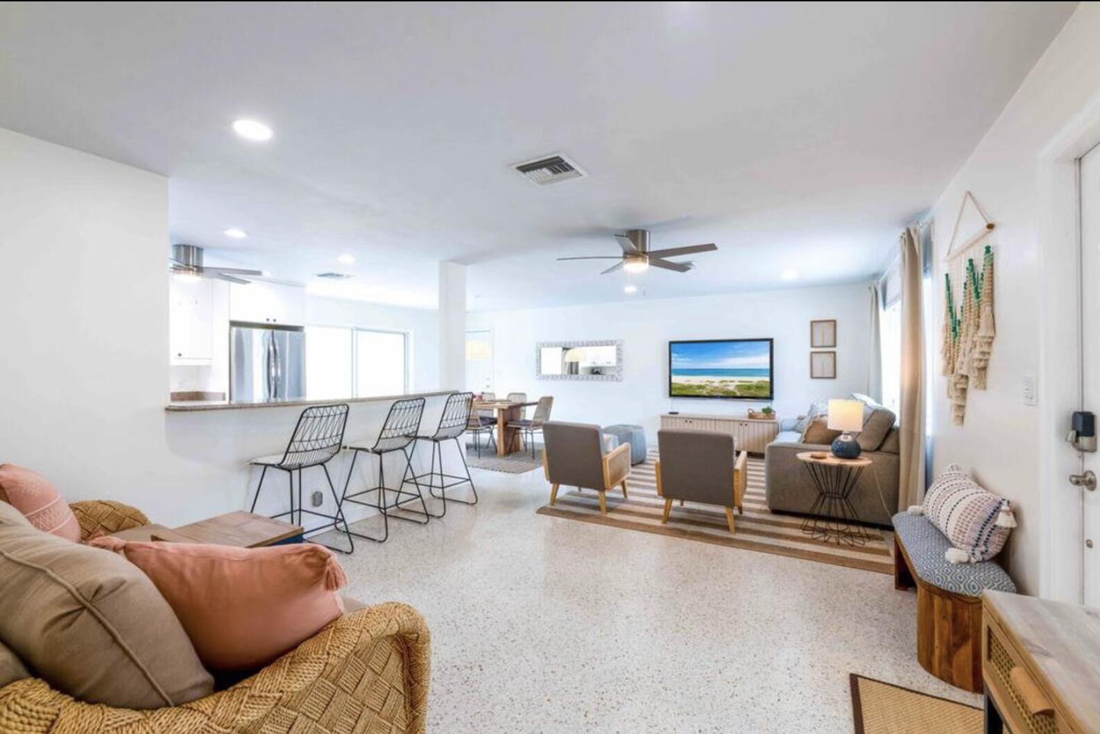 YACHT HARBOR MANOR - Residential Lease