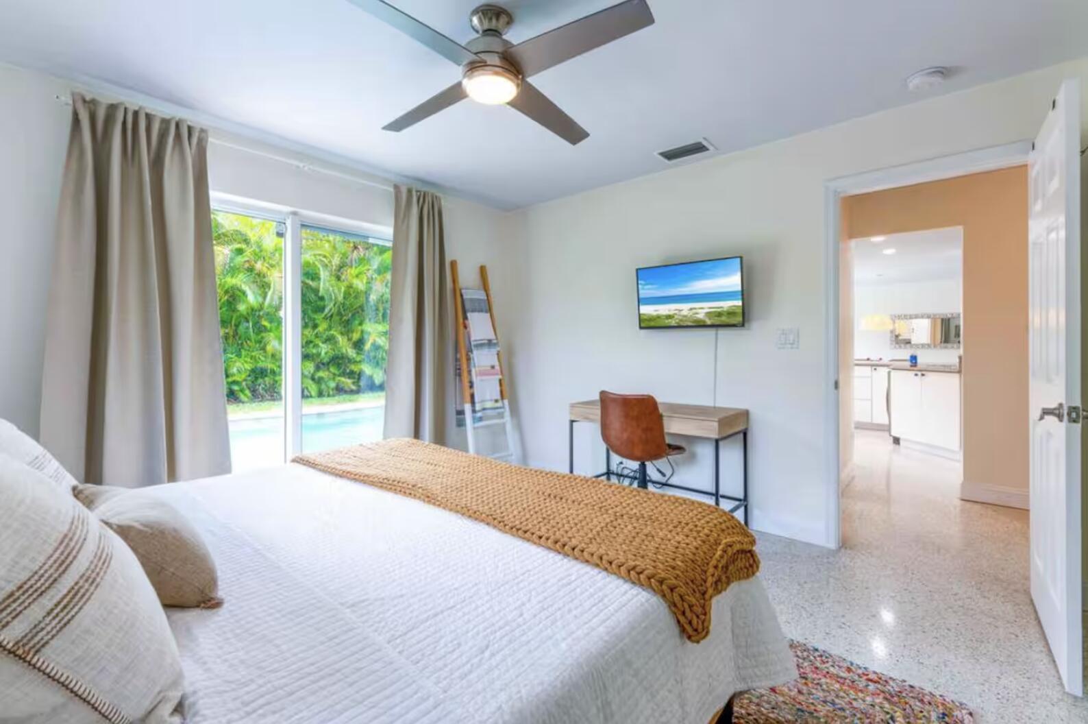 YACHT HARBOR MANOR - Residential Lease