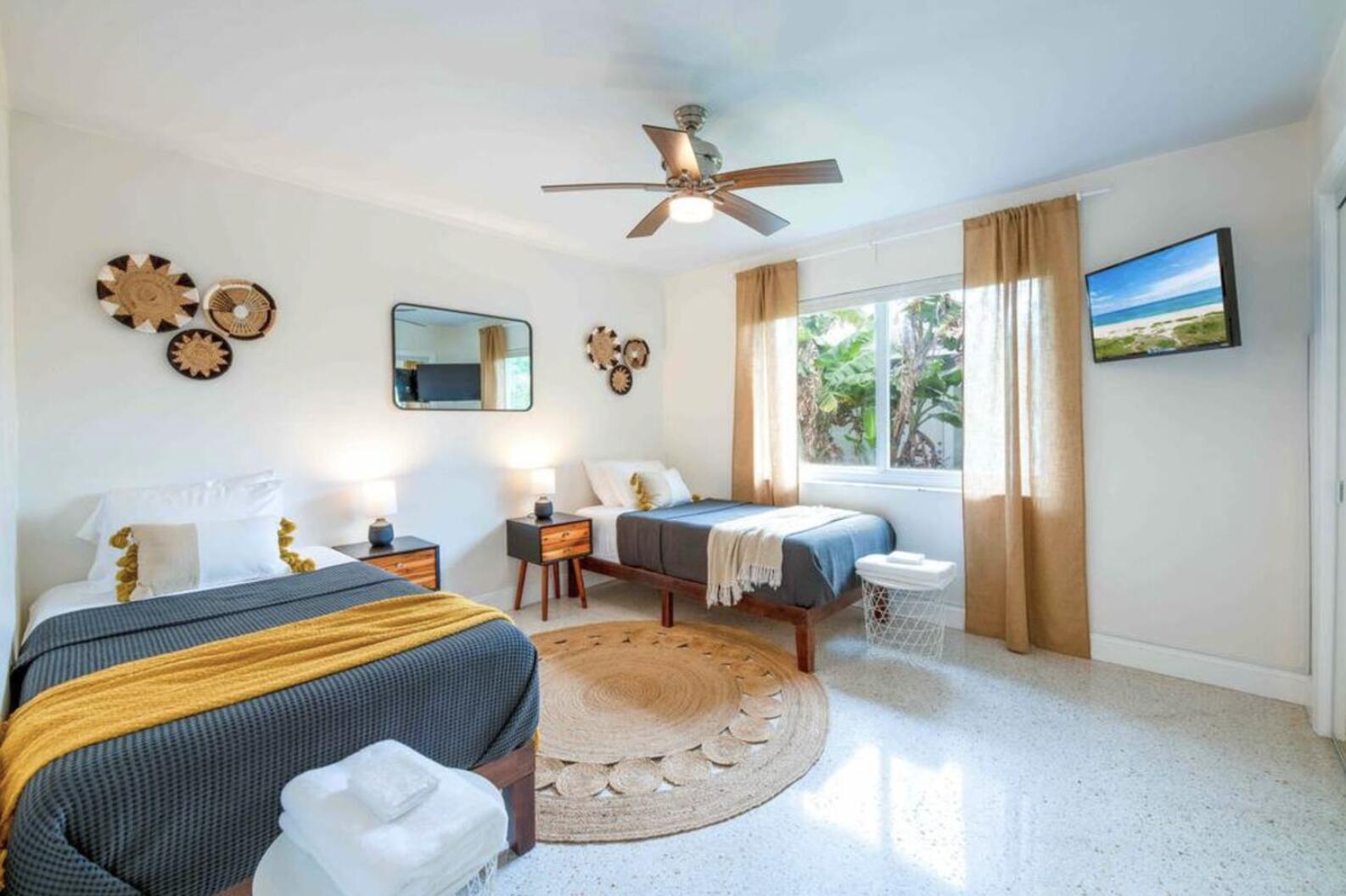 YACHT HARBOR MANOR - Residential Lease