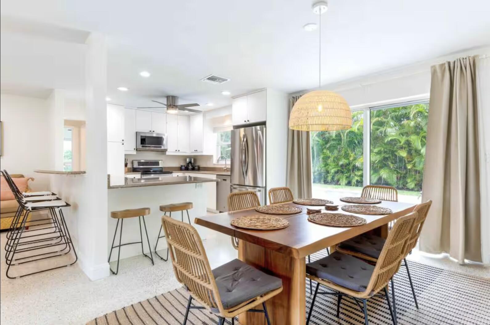 YACHT HARBOR MANOR - Residential Lease