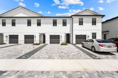 4315 Efendi Drive Lantana FL 33462