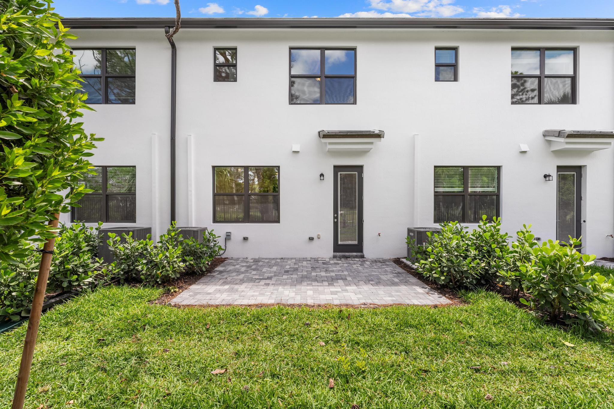 4315 Efendi Drive