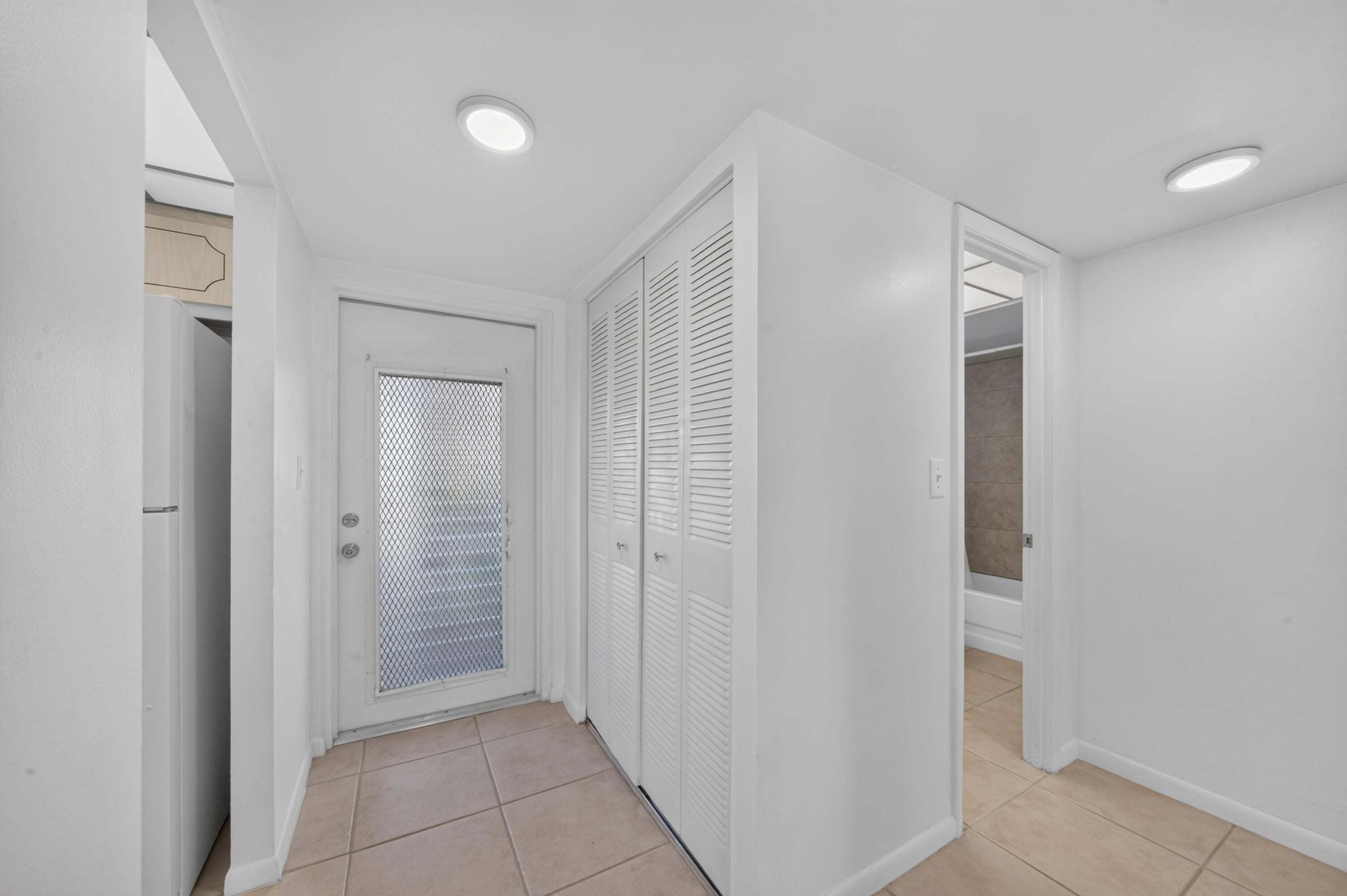 9281 SUNRISE LAKES Boulevard 107