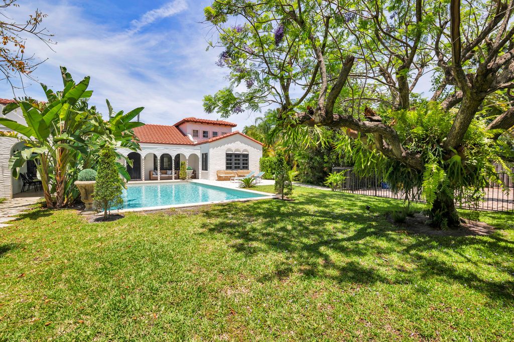 Photo of 333 Murray Road, West Palm Beach, FL 33405 (MLS # B26026965)