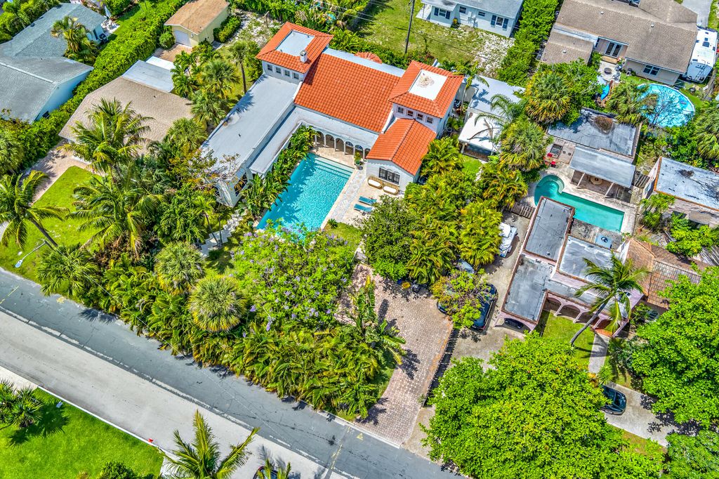 Photo of 333 Murray Road, West Palm Beach, FL 33405 (MLS # B26026965)