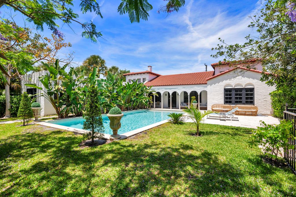 Photo of 333 Murray Road, West Palm Beach, FL 33405 (MLS # B26026965)
