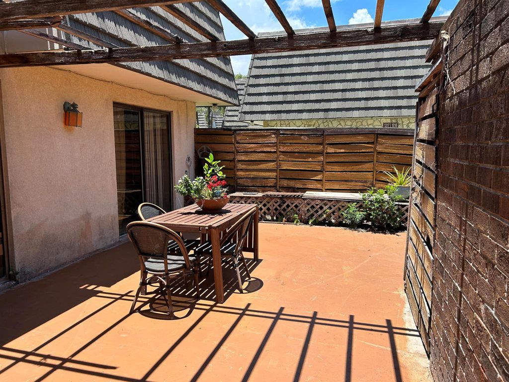 Photo of 1005 10th Terrace, Palm Beach Gardens, FL 33418 (MLS # R10994112)