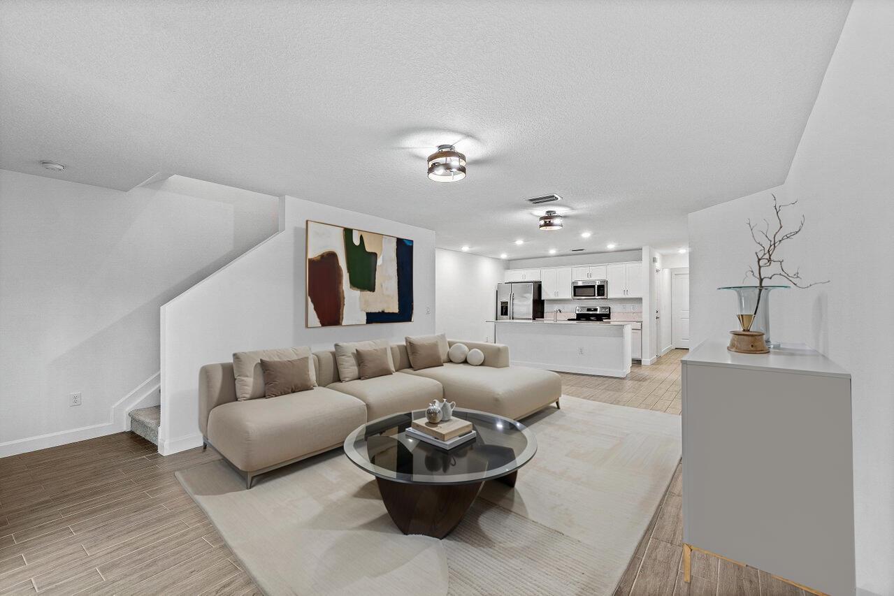 6001 Woods Edge Circle, Riviera Beach, FL, 33410/$425,000 4 6001 Woods Edge Circle