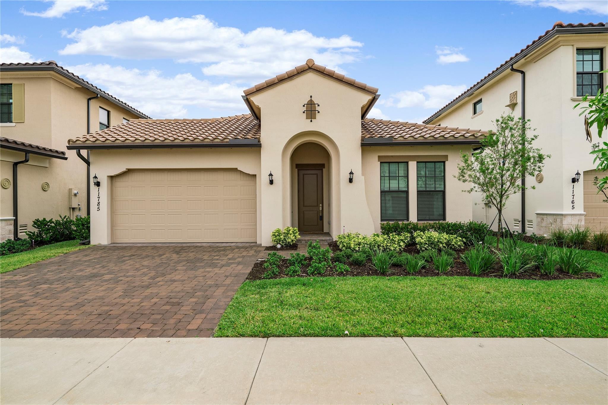 11785 S WATERWAY Circle