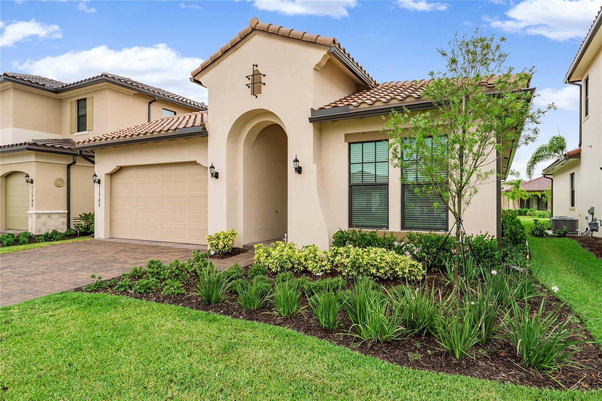 11785 S WATERWAY Circle