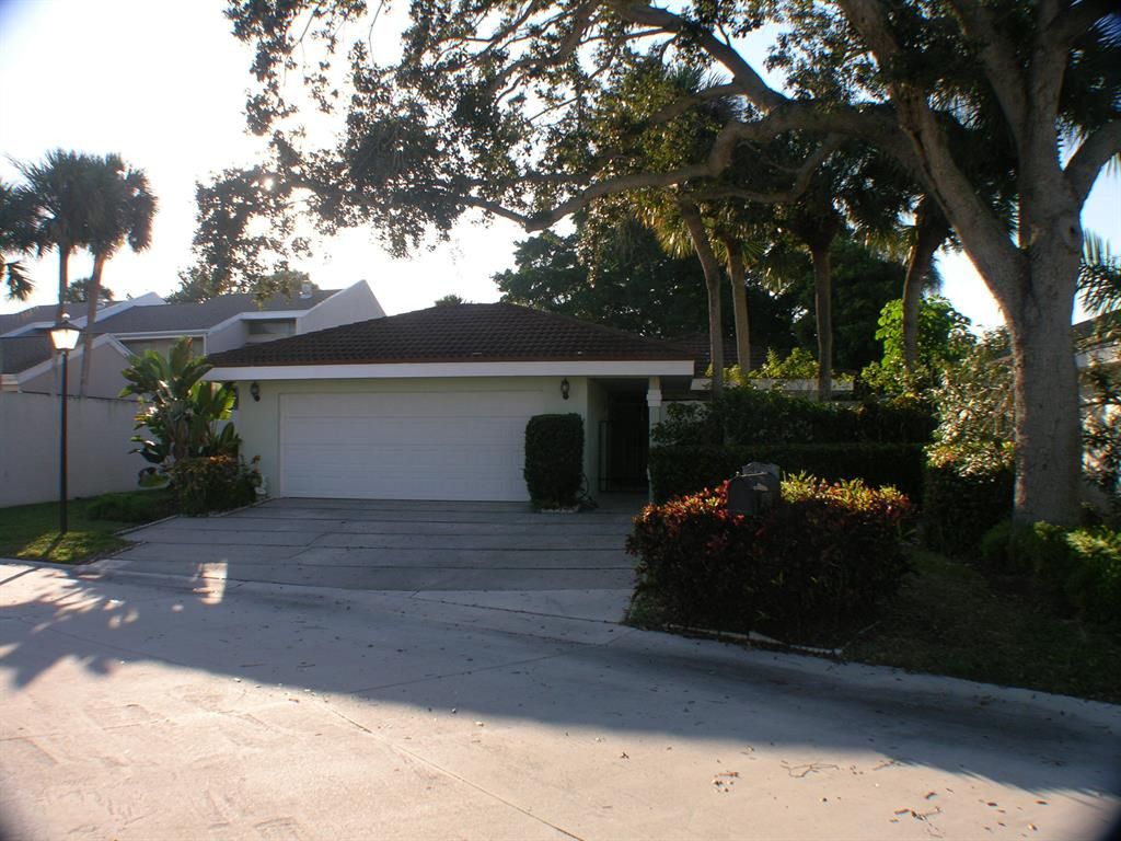 Photo of 17165 Bay Street, Jupiter, FL 33477 (MLS # R10764271)
