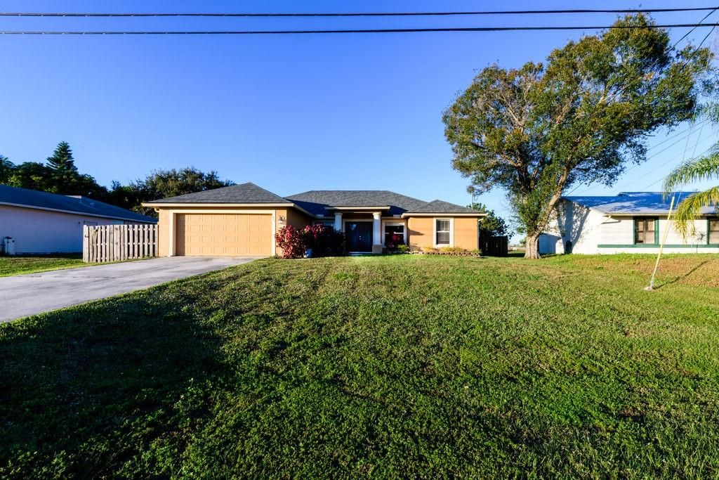 Photo of 729 Tulip Boulevard, Port Saint Lucie, FL 34953 (MLS # F10415775)