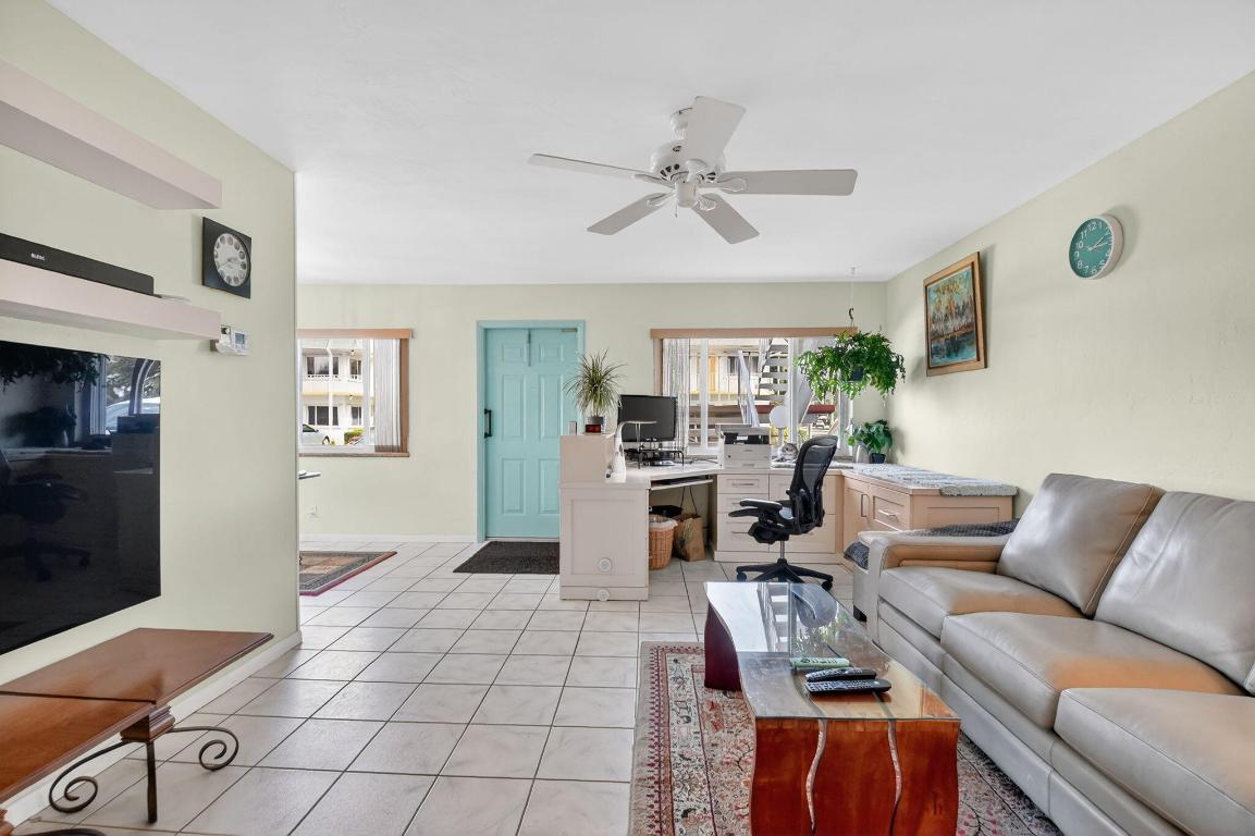 3320 Lake Osborne Drive 102, Lake Worth Beach, FL, 33461/$155,000 3 3320 Lake Osborne Drive 102
