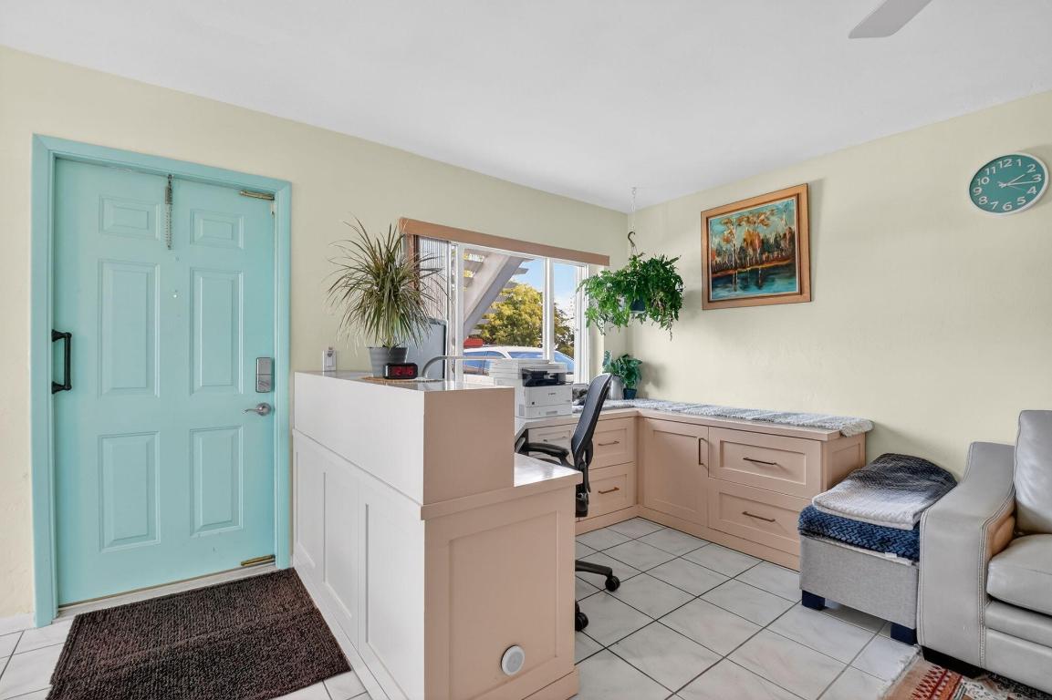 3320 Lake Osborne Drive 102, Lake Worth Beach, FL, 33461/$155,000 1 3320 Lake Osborne Drive 102