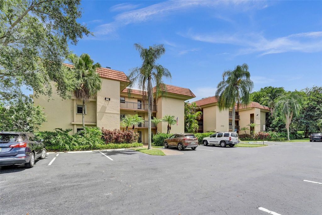 Photo of 200 Jacaranda Country Club Drive #2c, Fort Lauderdale, FL 33324 (MLS # F10453036)