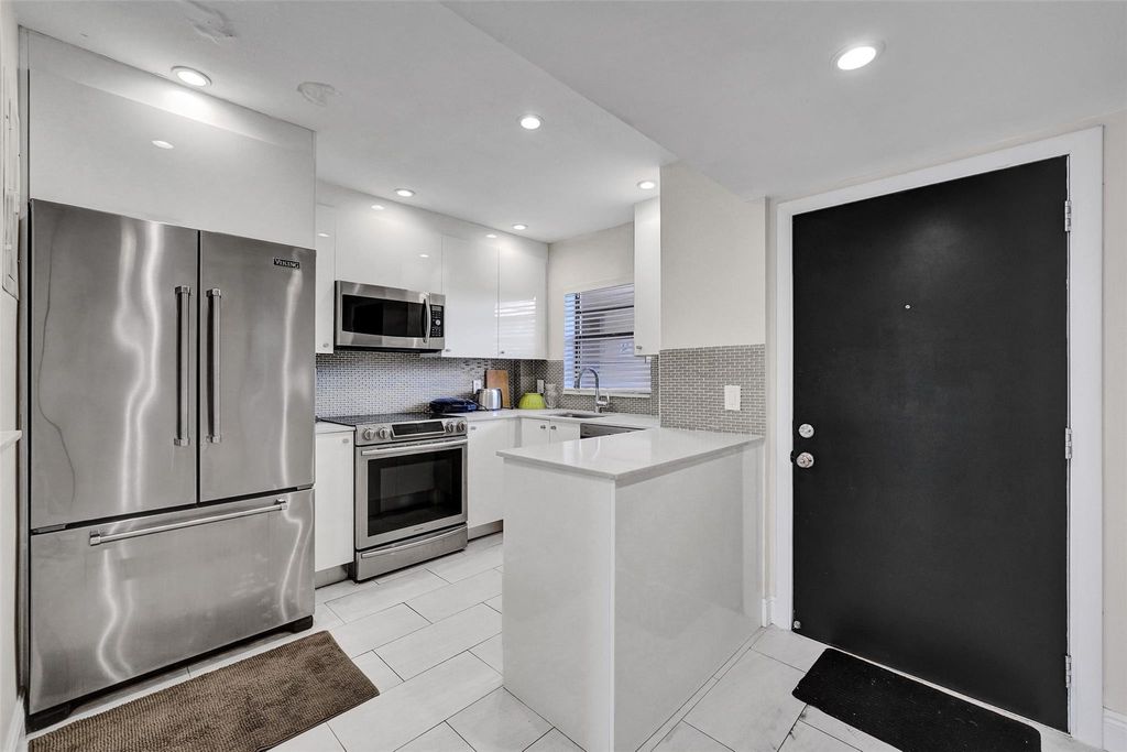 Photo of 200 Jacaranda Country Club Drive #2c, Fort Lauderdale, FL 33324 (MLS # F10453036)