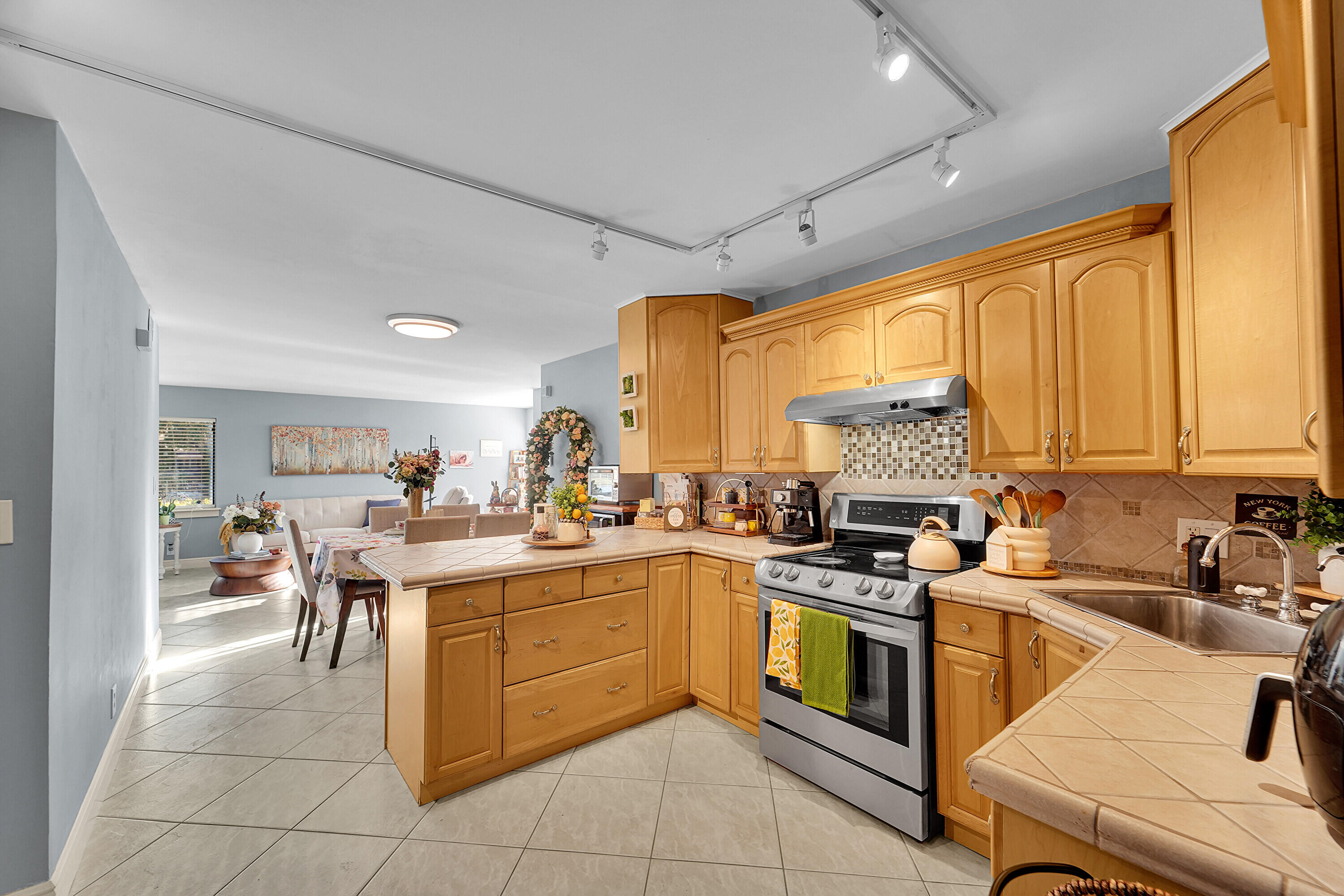 WIMBLEDON AT JACARANDA CONDO - Residential Lease