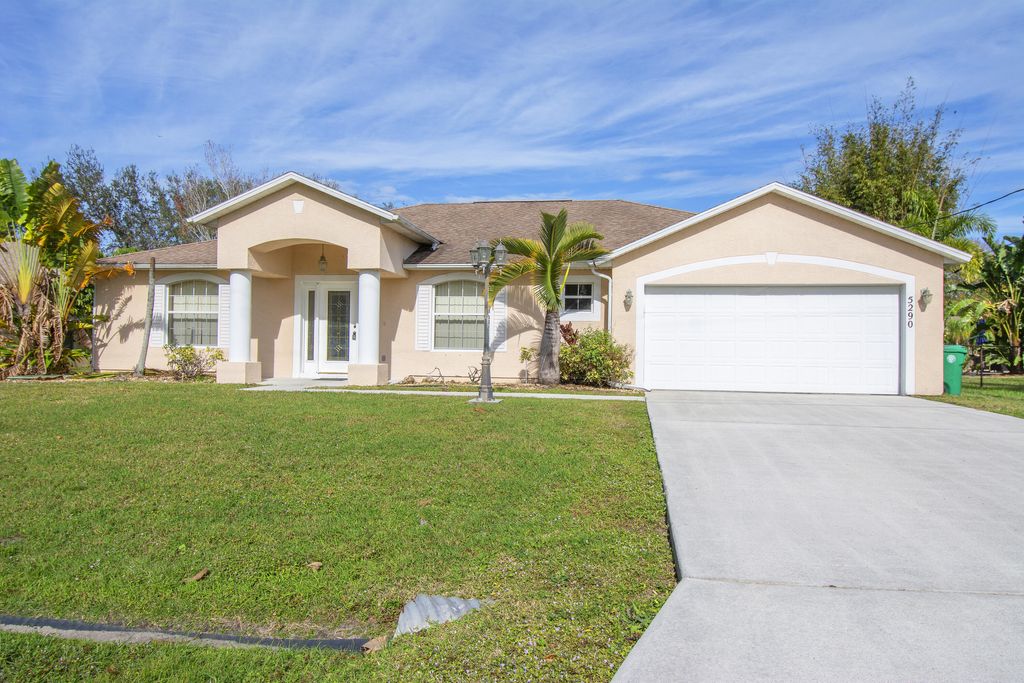 Photo of 5290 NW Arrowhead Terrace, Port Saint Lucie, FL 34986 (MLS # R10949425)