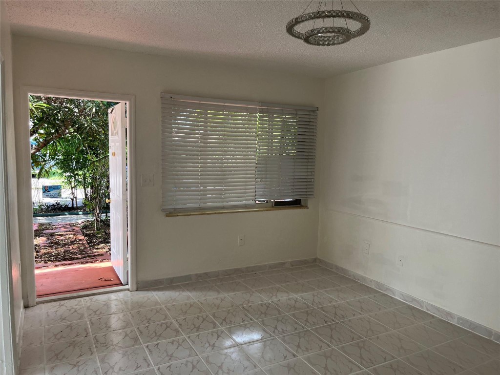 Hollywood 1-21 B - Residential Income