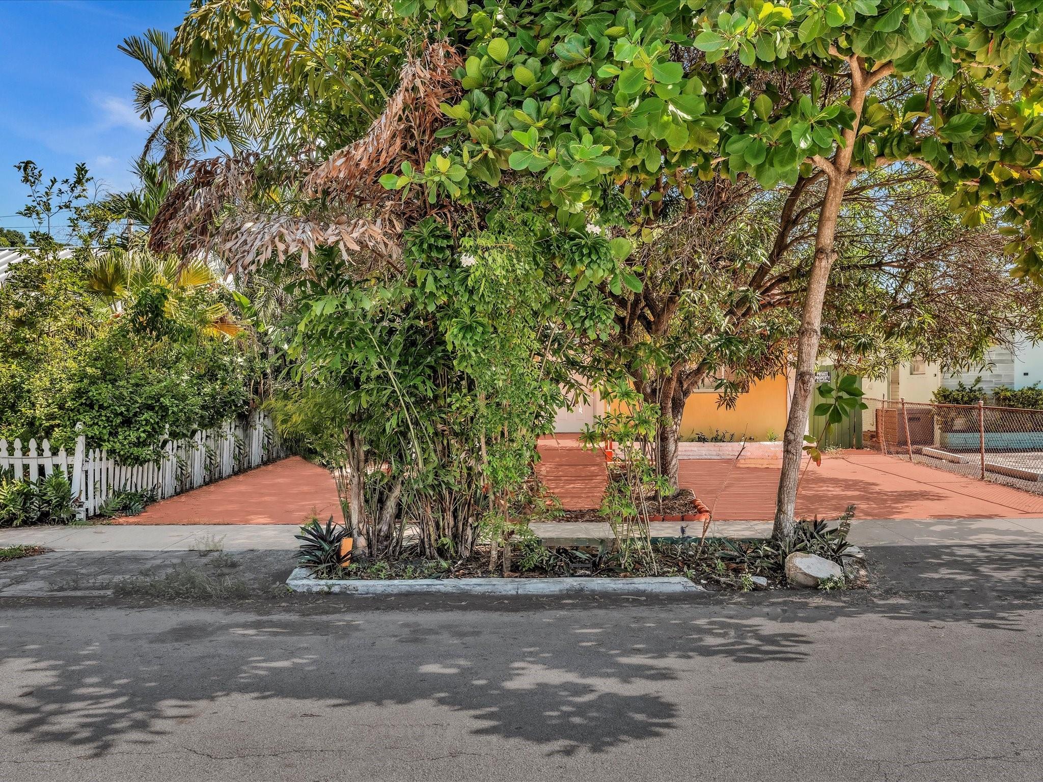 1930 Pierce St