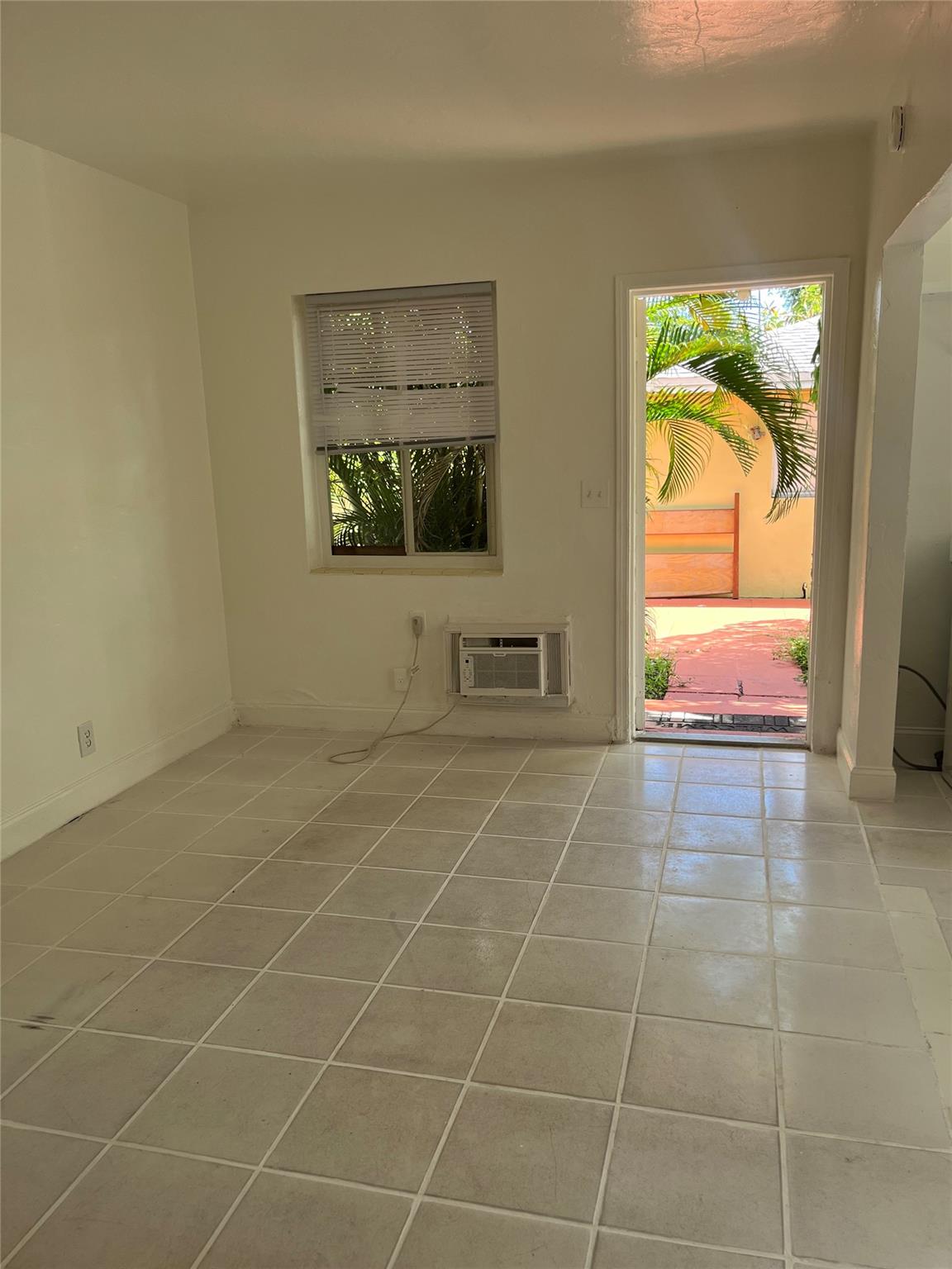 Hollywood 1-21 B - Residential Income