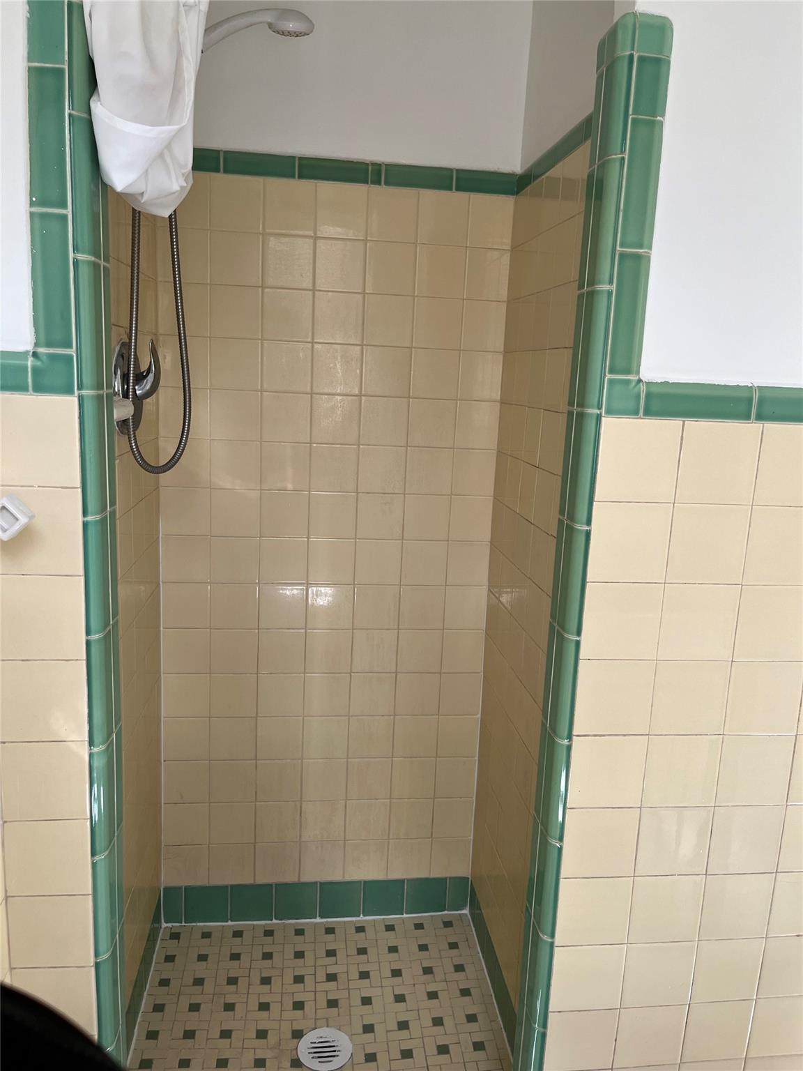 Hollywood 1-21 B - Residential Income