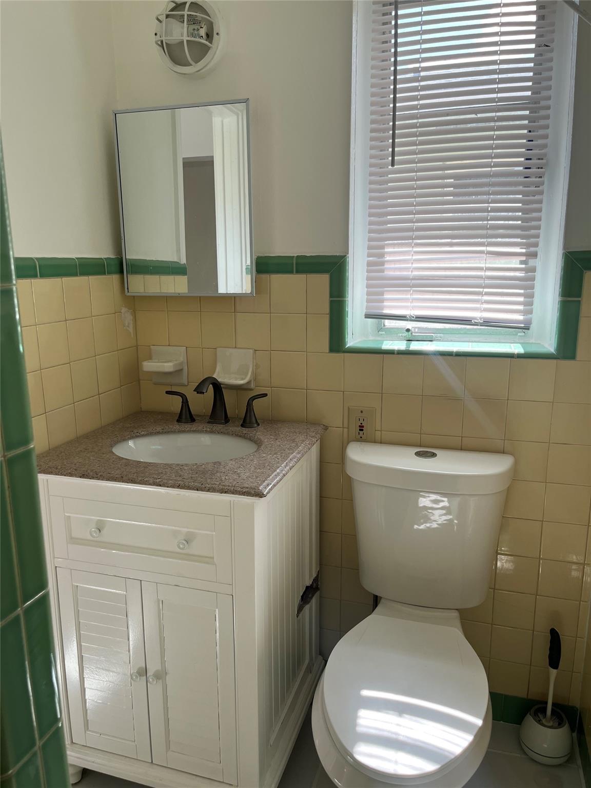 Hollywood 1-21 B - Residential Income