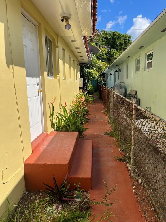 Hollywood 1-21 B - Residential Income