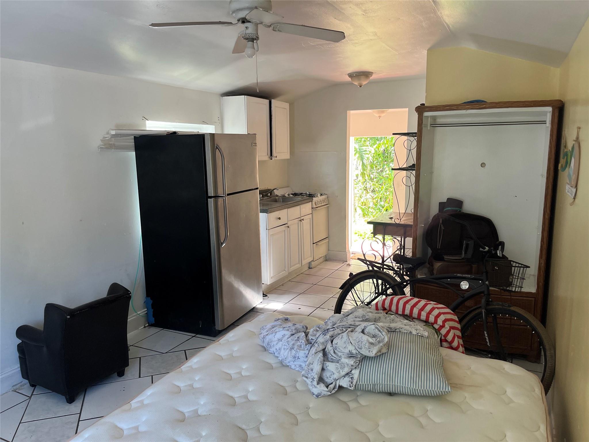 Hollywood 1-21 B - Residential Income